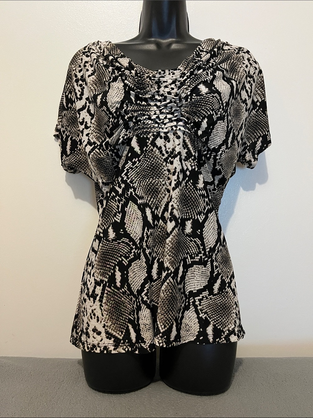 Isabella Rodriguez Black & White Snake-Print Short Sleeve Top